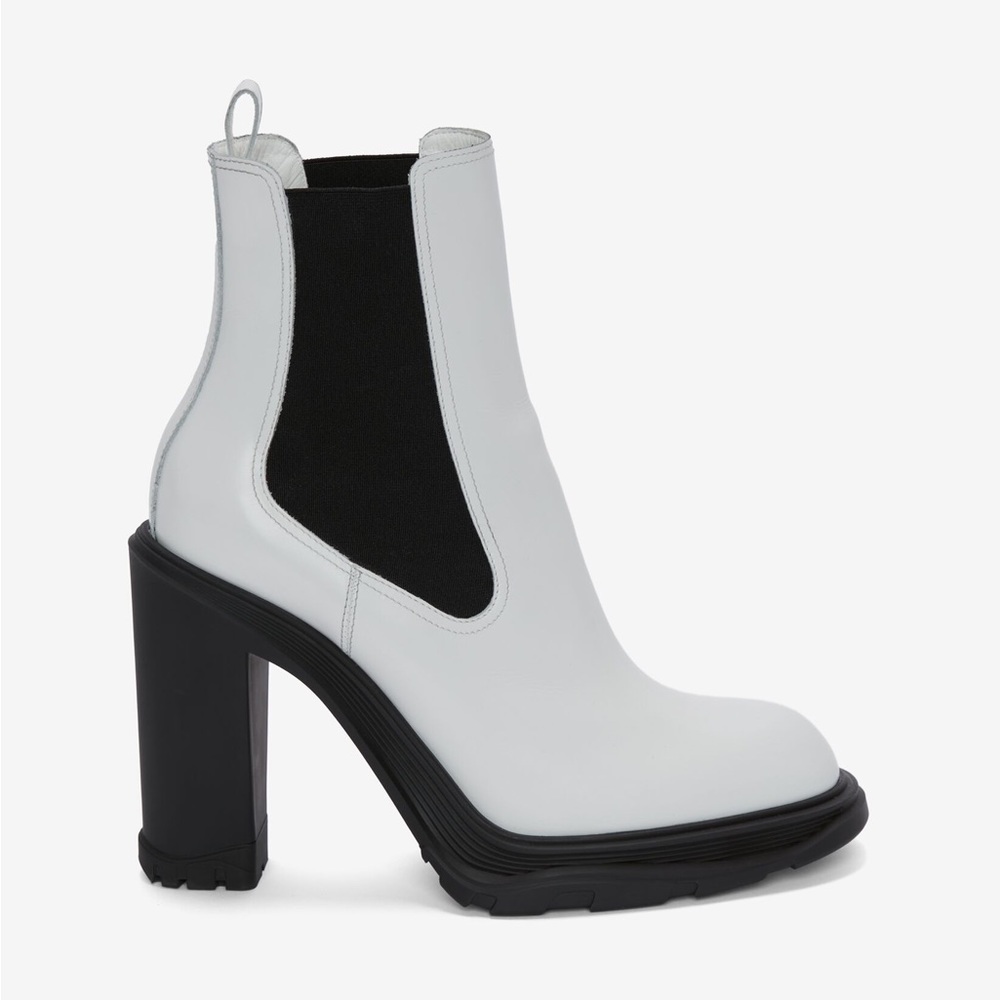 ONE DAY SALE✨

 ❤️ALEXANDER MCQUEEN tread heeled Chelsea boot in ivory/black - Picture 5 of 13